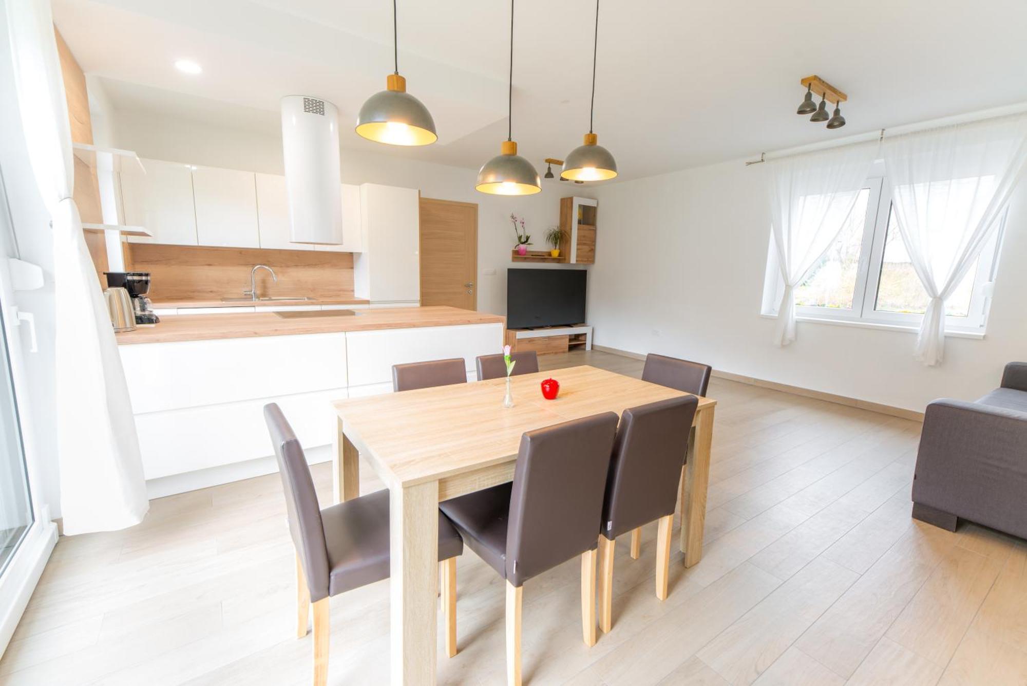 Apartma Gojsa โบเว็ก ภายนอก รูปภาพ
